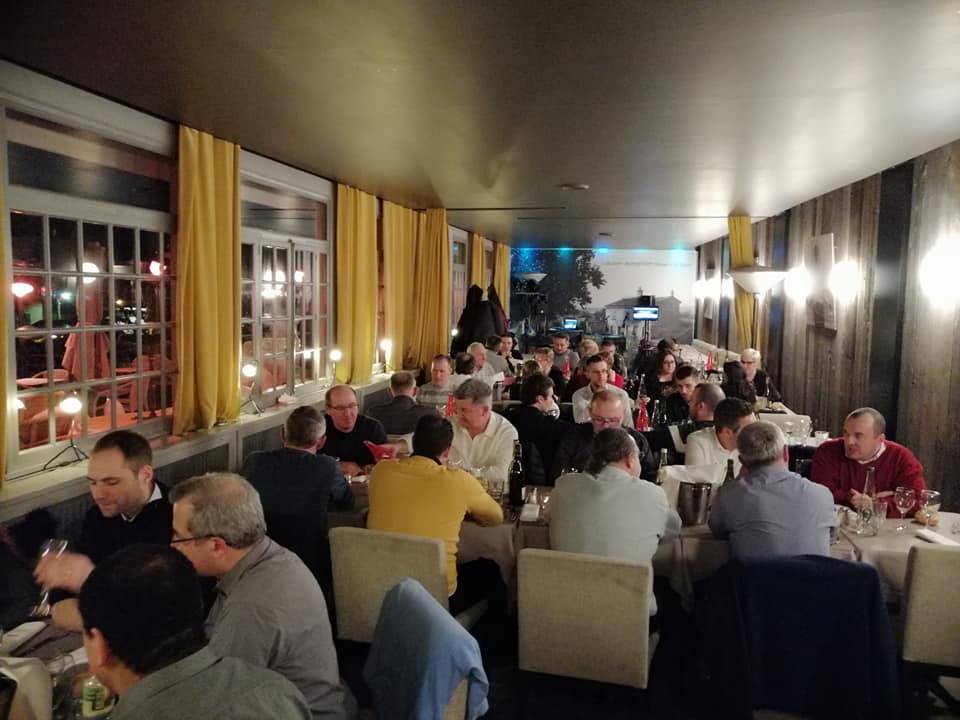 Réserver une table pour un repas pour 20 personnes Lyon 6